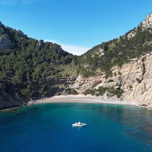 Excursión con aperitivo en barco en la bahía de Alcudia
